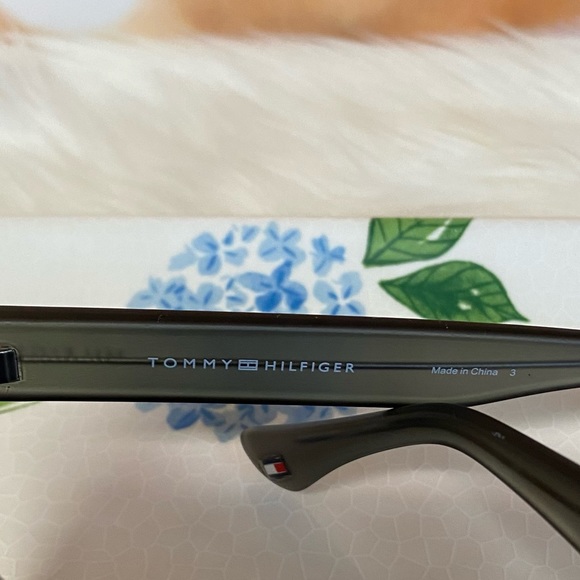 Tommy Hilfiger Woman’s Matte Black sunglasses - Picture 5 of 6